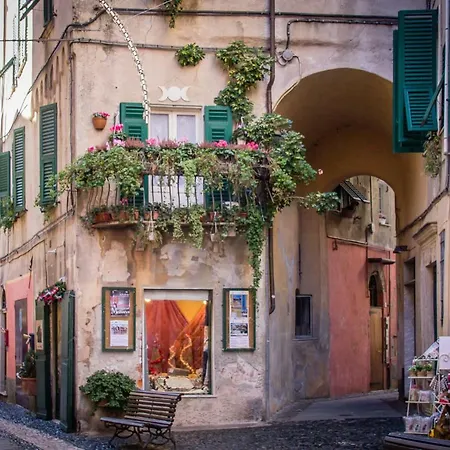 Casa Della Boga * 菲纳莱利古雷